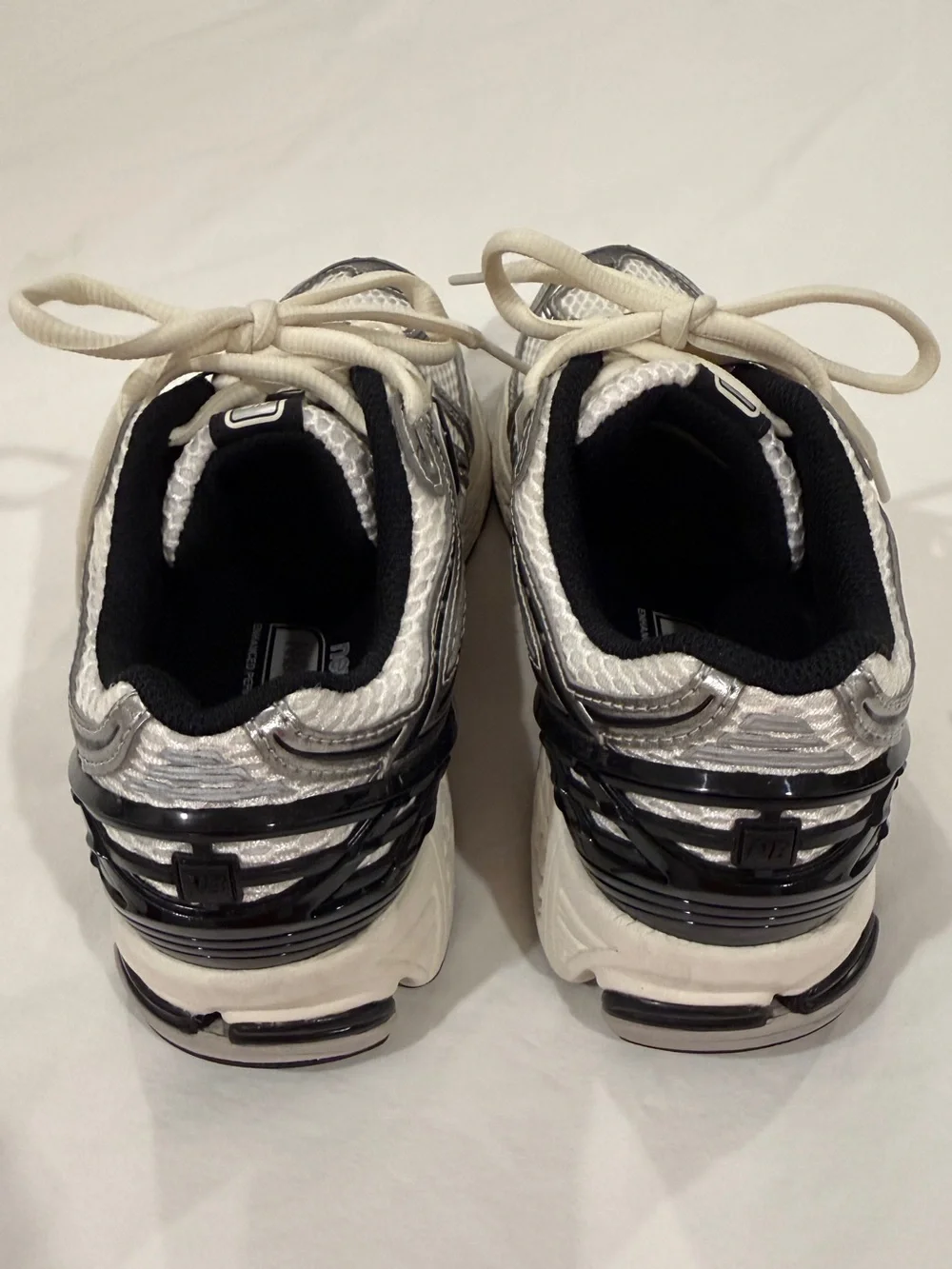 New Balance 1906R Silver Metallic with White and Sea Salt Women’s 7.5